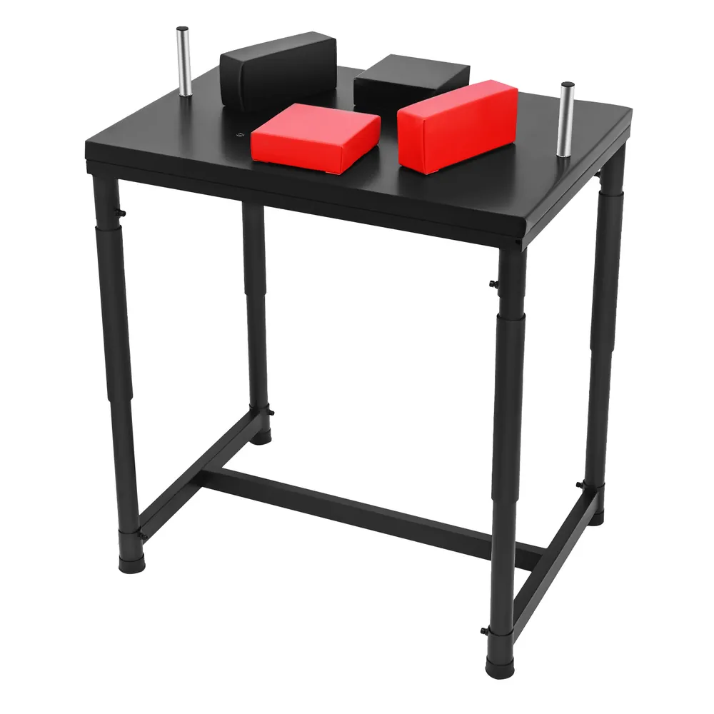Table de bras de fer noire avec coudières rouges et pads noirs, vue de trois quarts